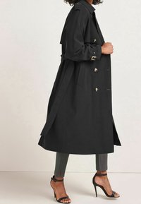 Next Trench - black