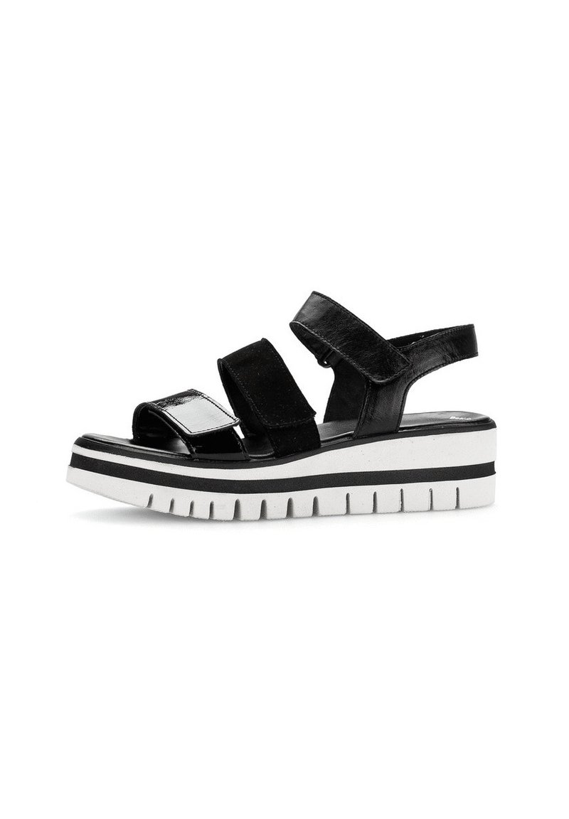 Schwarze Plateausandalen mit drei verstellbaren Riemen, glänzendes Material, Sohle mit schwarz-weißen Streifen, strukturierte Oberfläche für besseren Grip.
