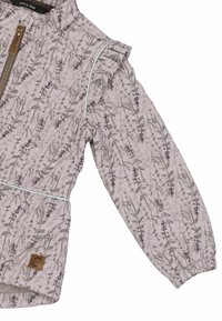 Quiltet lys pink jakke med blomsterprint, flæsedetaljer på skuldrene, lynlås lukning, elastiske manchetter og talje samt mærketag.