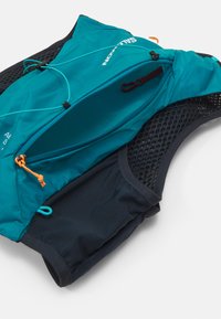 Salomon ACTIVE SKIN 4 SET UNISEX - Kuprinė su vandens rezervuaru - tahitian tide/carbon/peacock blue