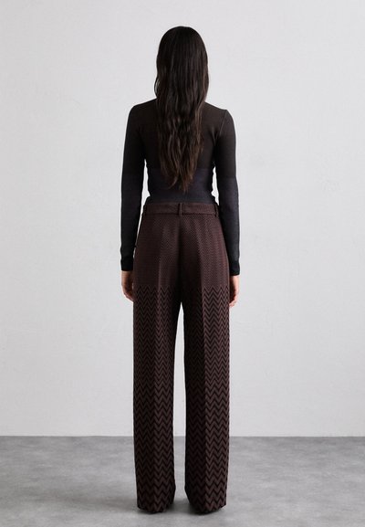 Missoni TROUSERS - Calças - chocolate plum