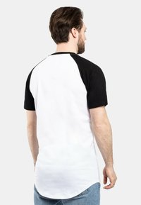 Blackskies ROUND BASEBALL KURZARM - Marškinėliai su spaudiniu - white/black