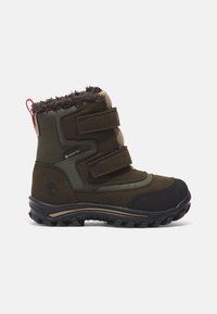Bottes imperméables vert foncé et marron avec bordure en fourrure, bandes Velcro, col rembourré et semelle en caoutchouc texturée pour une adhérence et une durabilité accrues.