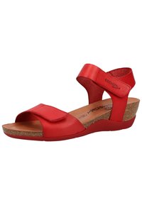 Rode leren wedge sandalen met verstelbare banden, kurken voetbed en platte rubberen zool. Voorzien van een brede voorband met klittenbandsluiting.