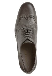 Grijze leren oxford schoen met brogue-details, ronde neus en zes veterogen, met een gladde textuur en een gepolijste afwerking.