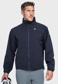 Marineblaue wasserdichte Jacke mit hohem Kragen, Reißverschluss vorne, elastischen Bündchen und Logodetail auf der Brust. Leichtes Design, das sich für den Einsatz im Freien eignet.