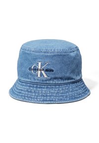 Chapeau seau en denim bleu clair avec le logo "CK" et "Calvin Klein Jeans" brodés au centre avant.