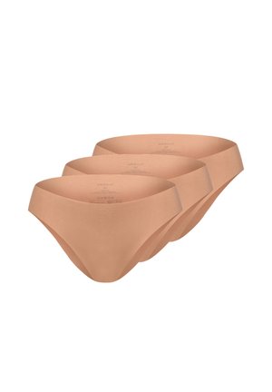 Drei nahtlose, hautfarbene Hipster-Slips für Damen, nebeneinander aufgereiht vor weißem Hintergrund.