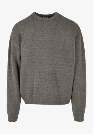 Grauer Strickpullover mit runder Ausschnitt, langen Ärmeln und gerippten Bündchen sowie Saum. Der Stoff ist strukturiert und weich und weist dezente Variationen auf.