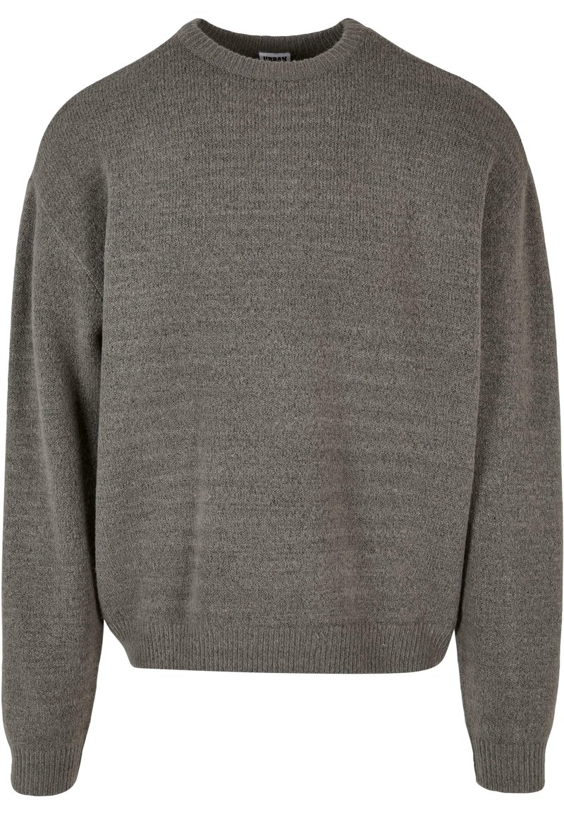 Pull en maille gris avec un col rond, des manches longues et des poignets et un ourlet côtelés. Le tissu est texturé et doux, présentant des variations subtiles.