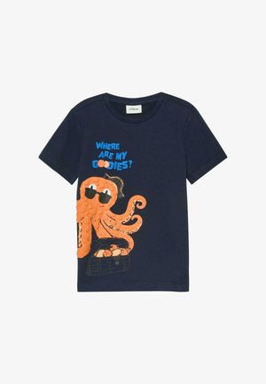 T-shirt bleu marine pour enfants avec une pieuvre orange portant des lunettes de soleil et tenant un coffre au trésor, texte « Où sont mes friandises ? » en bleu.