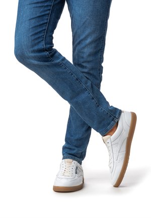 Trainers - white sfm