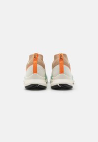 Nike Performance Trail hardloopschoenen - beige
