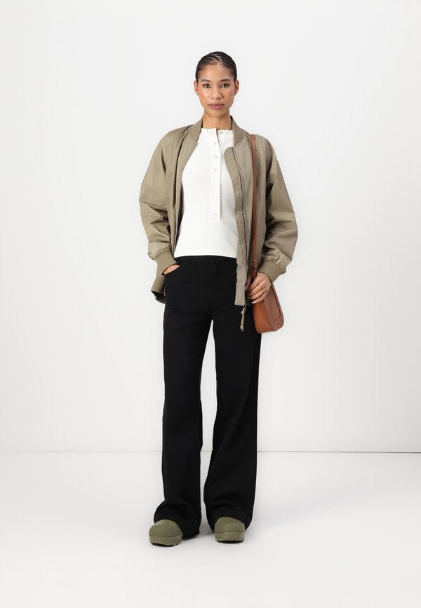 OUTDOOR JACKETS - Bomber Jacket4