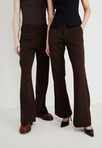 Jaded London - STACKED UNISEX - Stoffhose - brown Thumbnail-Bild 1