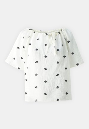 Valge, vabalt langev pluus lühikeste varrukatega, musta lillebordüüri ja kummipaela kaelusega, valmistatud kergest kangast.