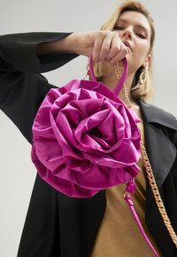 LOLA CASADEMUNT Bolso de mano - fuchsia
