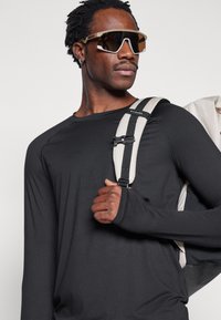 Peak Performance SPIRIT CREW - Top s dlhým rukávom - black