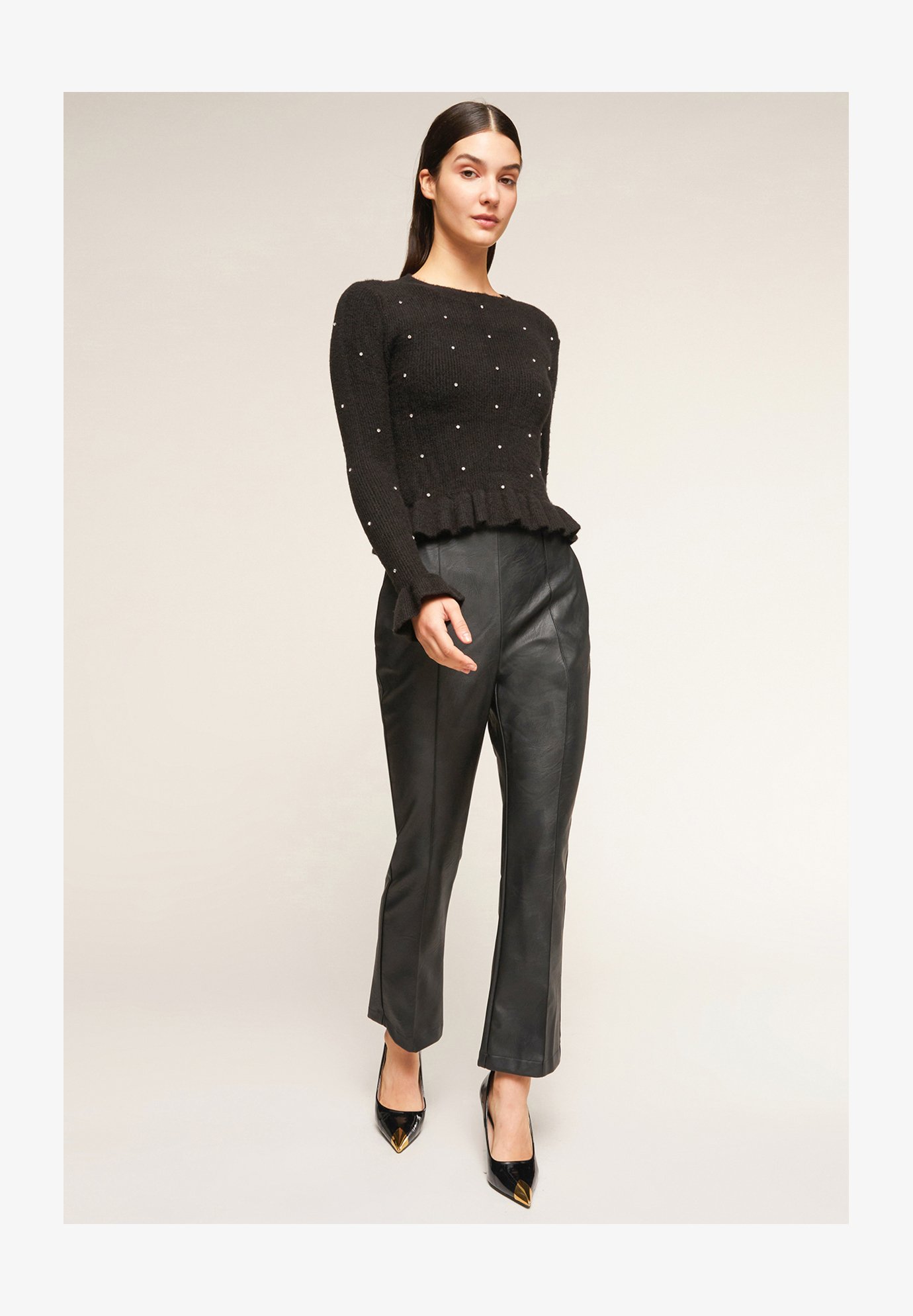 Pullover In Lana Merino Scollo A V In Nero