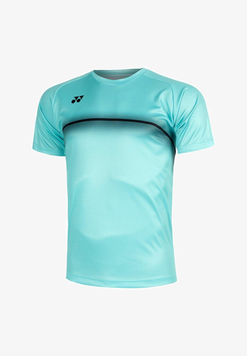 Lichtblauw atletisch shirt met korte mouwen, voorzien van een zwart logo op de bovenste linkerborst en een dunne zwarte horizontale streep over de borst.