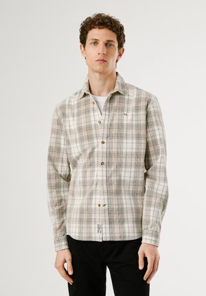 Camisa de cuadros claros en tonos beige y verde, de manga larga, con cierre de botones en la parte delantera, que presenta botones de madera y un pequeño logo en el pecho.