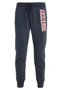 Navyblauwe joggerbroek met een trekkoord in de taille, ribbenmanchetten en een verticale "ABERCROMBIE" logo op het linkerdijbeen in roze en wit.