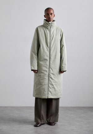 REN JACKET - Abrigo de plumas - light army