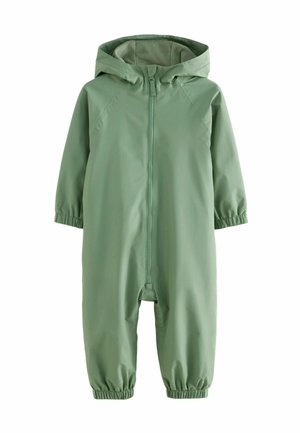 Combination de pluie vert étanche avec une capuche, fermeture éclair à l'avant, poignets élastiques et doublure douillette. Texture lisse et design épuré.