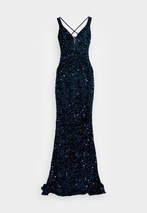 Un vestido de noche negro con lentejuelas, con una silueta ajustada, escote en V, tirantes cruzados y un dobladillo acampanado. La superficie texturizada brilla.