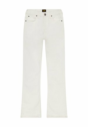 Vaqueros acampanados blancos de denim con cintura de media altura, que cuentan con cinco bolsillos y un cierre de botón metálico. Diseño minimalista sin patrones.