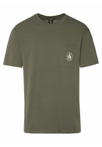 Olijfgroene t-shirt van katoen, met een ronde hals, korte mouwen en een borstzak met een wit grafisch logo ontwerp.