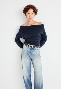 Weekday LOLO OFF SHOULDER  - Pulover - navy