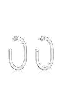Pendientes de aro de plata con un diseño curvado en forma de U y una textura lisa. Sujetos con un sencillo cierre de tuerca y poste.