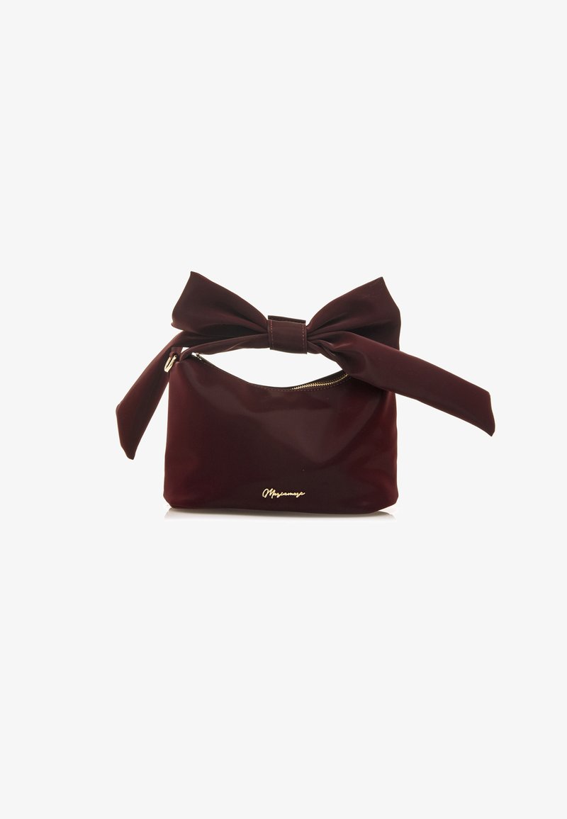 Borsa in sintetico bor Bordeaux con una finitura lucida. Presenta un evidente dettaglio a fiocco sul manico e un logo dorato sul lato.