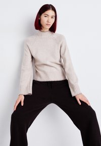 GAP Nadrágok - terra brown
