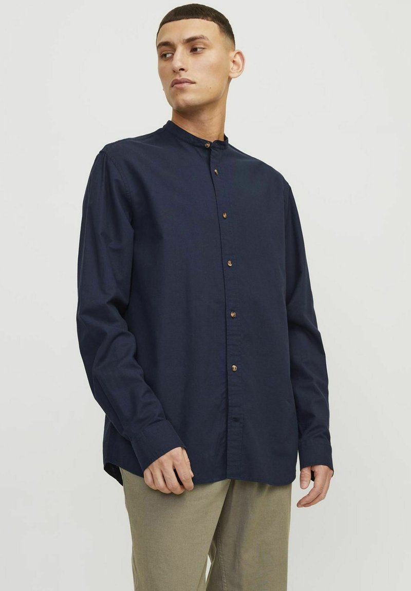 Jack & Jones JJESUMMER BAND LINEN MIX SHIRT - Majica - navy blazer