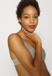 Passionata NIGHTS BRA - Soutien com aro - misty green