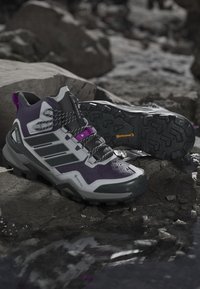 adidas Terrex TERREX SKYCHASER MID GTX W - Hikingsko - aurora plum/carbon/purple burst