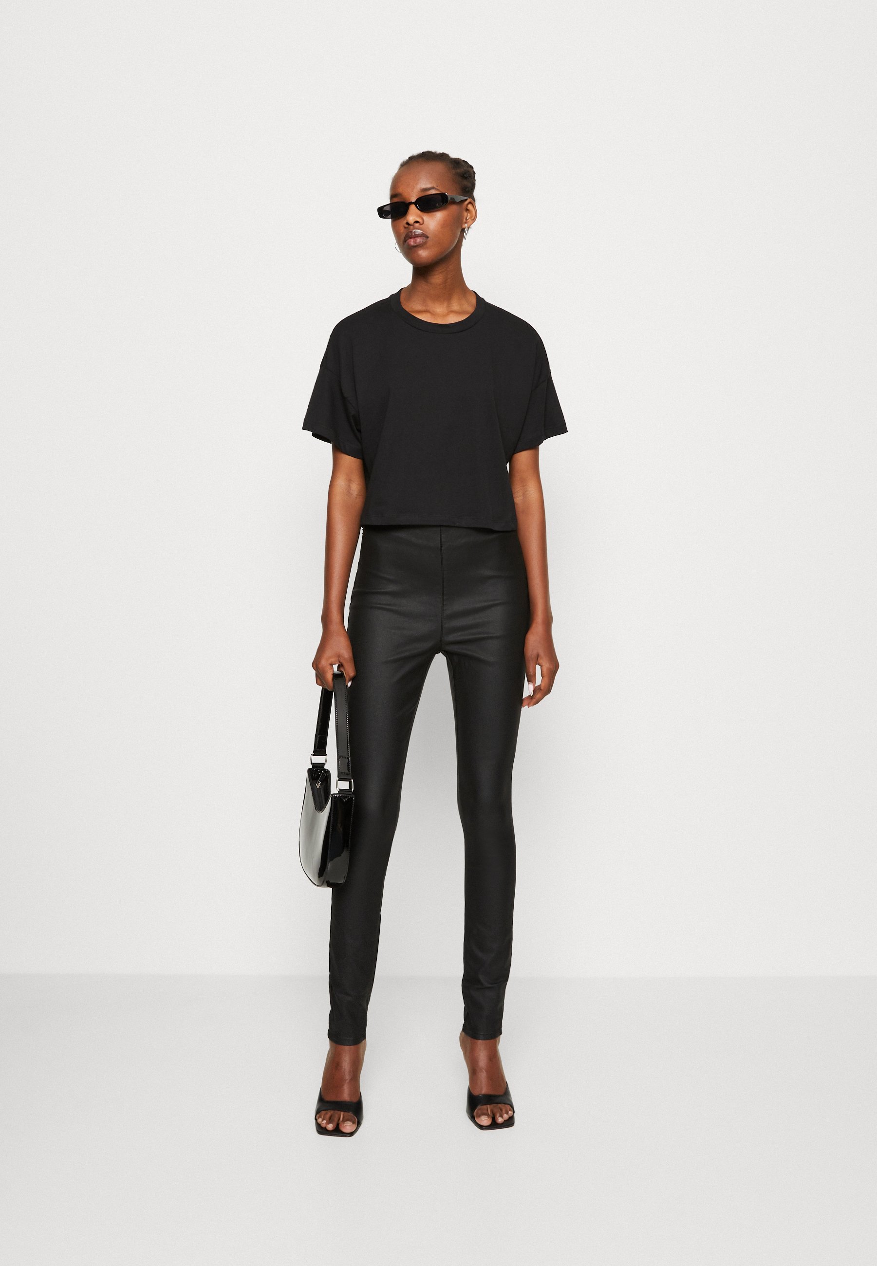 Noisy May Nmalena S/S O-Neck Semicrop Top FWD Noos T-shirt Donna – Vestibilità Larga, Scollo Rotondo, Streetwear Basic