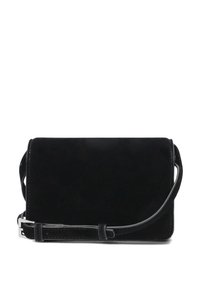 Zwarte suède schoudertas met een klep sluiting. Voorzien van een dunne verstelbare schouderband en subtiele stikdetails. Compact rechthoekig formaat.