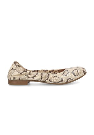 Ballerine beige à imprimé serpent avec bout arrondi et petit talon en bois, vue de profil sur fond blanc.