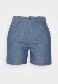 Pantaloni corti in lino blu con una vestibilità sartoriale, dotati di chiusura con bottone marrone, parte anteriore liscia e bordi orlati. Texture morbida con una leggera lucentezza.