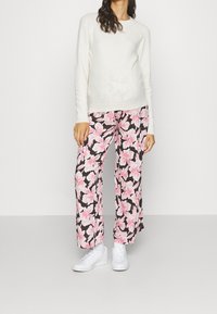 MAMALICIOUS Tygbyxor - black