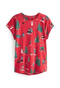 T-shirt rosso a maniche corte con grafiche a tema invernale, tra cui alberi, pupazzi di neve e attività, realizzato in un tessuto morbido e leggero.