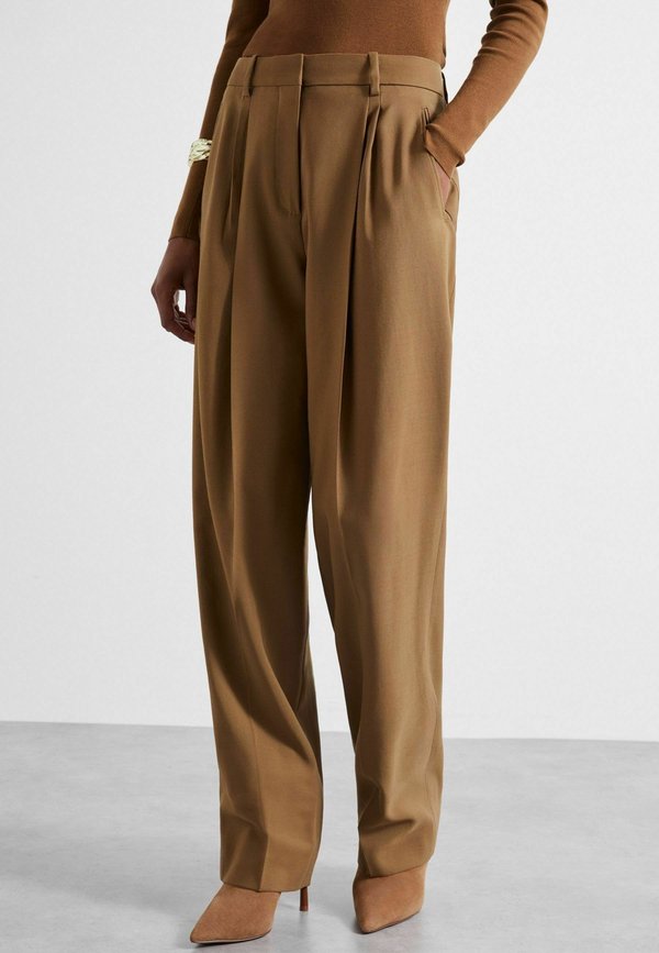 CELESTE ATELIER TAPERED  - Chino - camel