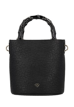 Borsa nera con superficie testurizzata, caratterizzata da un manico unico in bambù e dettagli in oro. Forma quadrata con design strutturato.