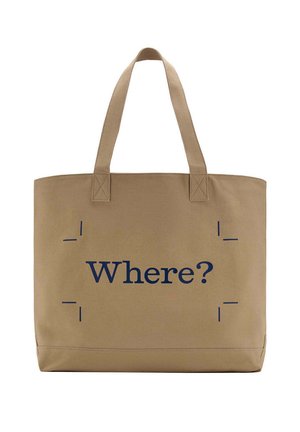 Beżowa torba na ramię z płótna z dwoma uchwytami, na jednej stronie na środku napis „Gdzie?” w kolorze granatowym.