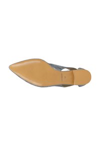 Silberne Ballerinas mit spitzer Zehenpartie, seitlichen Ausschnitten, strukturiertem Obermaterial und glattem, braunem Sohlen. Größe und Markenlogo sind sichtbar auf der Unterseite.