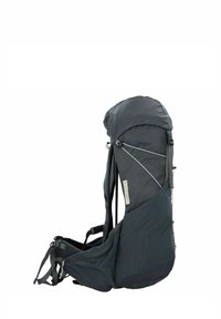 Zaino grigio dal design snello, con un ampio scomparto di stivaggio superiore, spallacci regolabili e un particolare dettaglio con tasca laterale.
