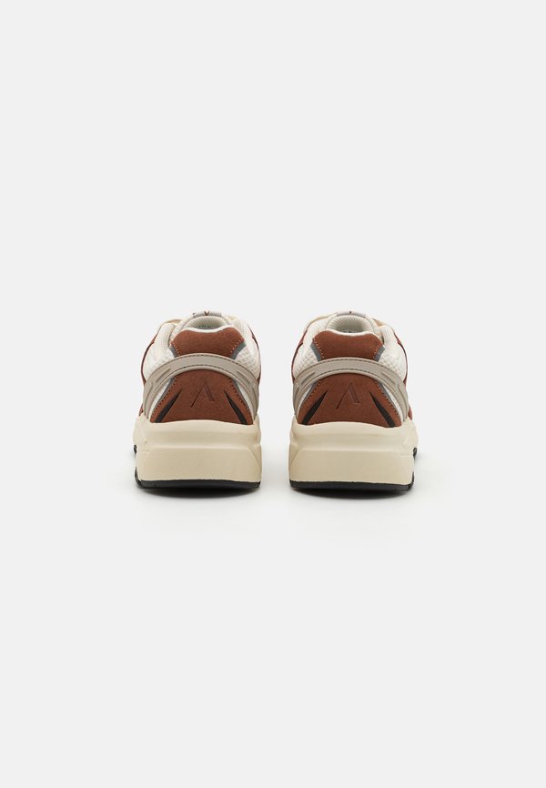 OSERRA UNISEX - Trainers - terracotta4